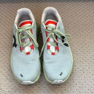 Women’s On Running sneaker size 7.5